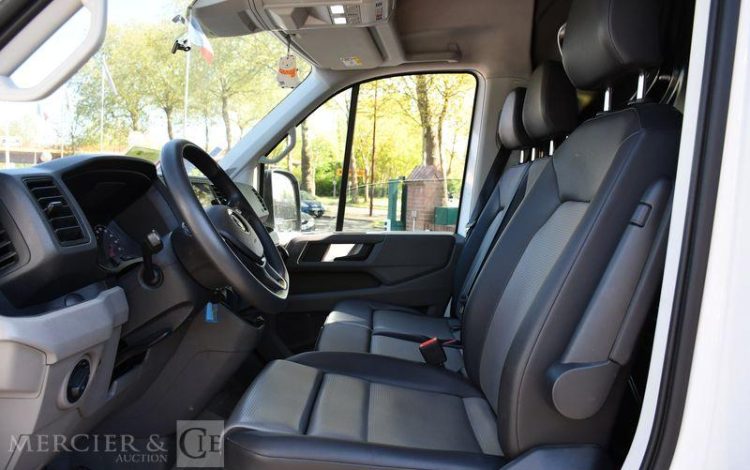 VOLKSWAGEN  BLANC GD-629-QA