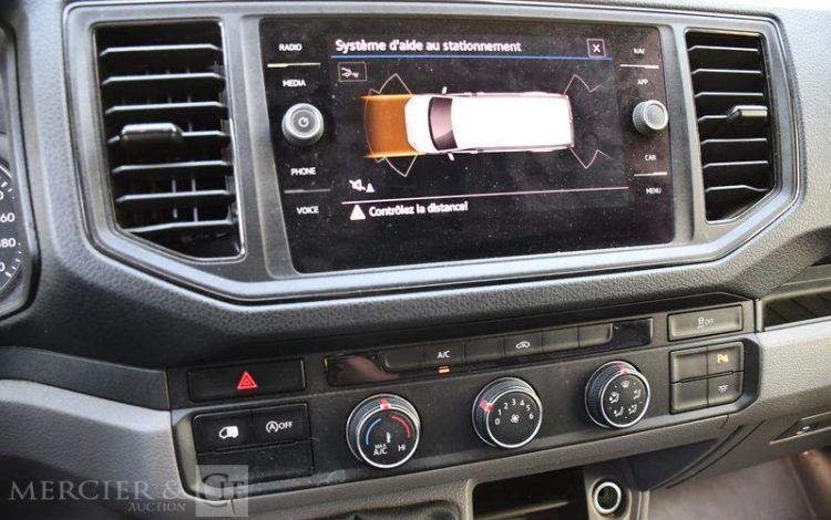 VOLKSWAGEN  BLANC GD-629-QA