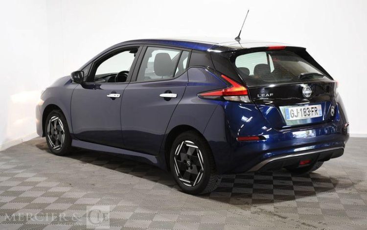 NISSAN  BLEU GJ-183-FR