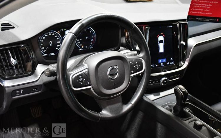 VOLVO  NOIR GQ-887-WJ