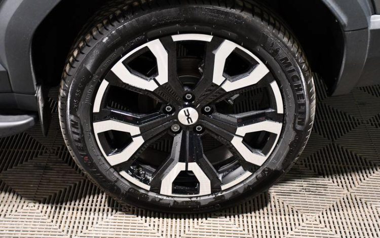 DACIA  GRIS HD-132-LG