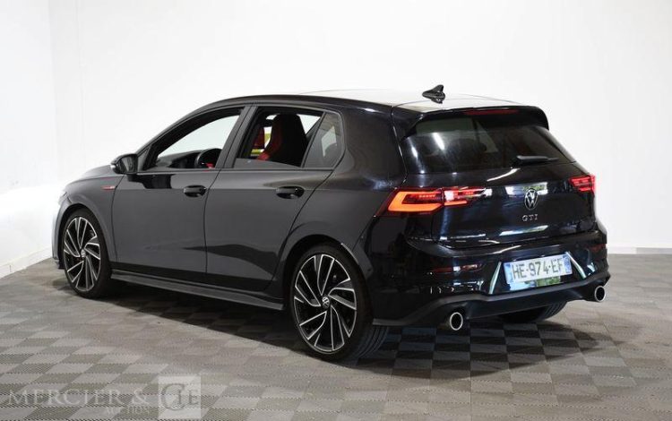 VOLKSWAGEN  NOIR HE-974-EF