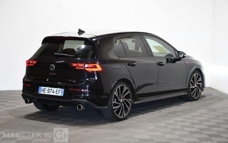VOLKSWAGEN  NOIR HE-974-EF