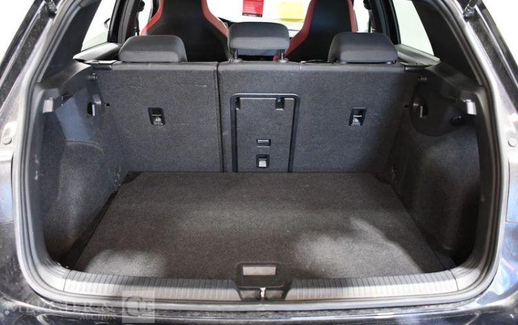VOLKSWAGEN  NOIR HE-974-EF