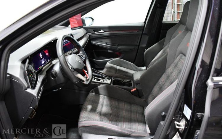 VOLKSWAGEN  NOIR HE-974-EF