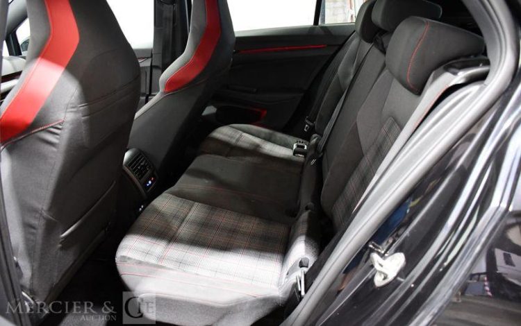 VOLKSWAGEN  NOIR HE-974-EF