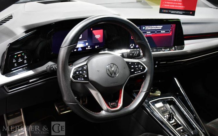 VOLKSWAGEN  NOIR HE-974-EF