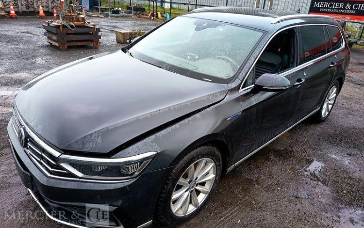 VOLKSWAGEN PASSAT – POUR PIECES SANS CARTE GRISE GRIS TXAM085
