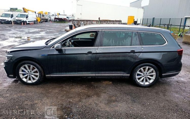 VOLKSWAGEN PASSAT – POUR PIECES SANS CARTE GRISE GRIS TXAM085