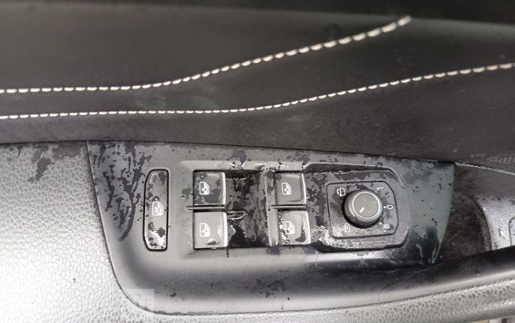 VOLKSWAGEN PASSAT – POUR PIECES SANS CARTE GRISE GRIS TXAM085