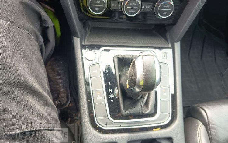 VOLKSWAGEN PASSAT – POUR PIECES SANS CARTE GRISE GRIS TXAM085