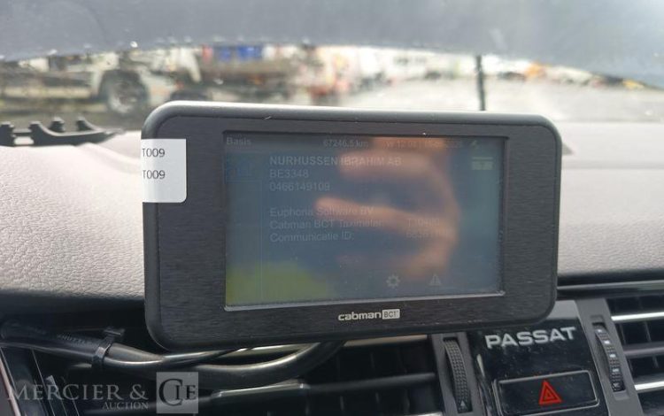 VOLKSWAGEN PASSAT – POUR PIECES SANS CARTE GRISE GRIS TXAM085