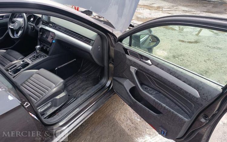 VOLKSWAGEN PASSAT – POUR PIECES SANS CARTE GRISE GRIS TXAM085