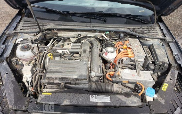 VOLKSWAGEN PASSAT – POUR PIECES SANS CARTE GRISE GRIS TXAM085