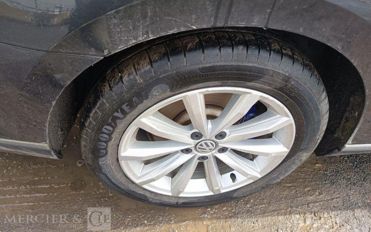 VOLKSWAGEN PASSAT – POUR PIECES SANS CARTE GRISE GRIS TXAM085