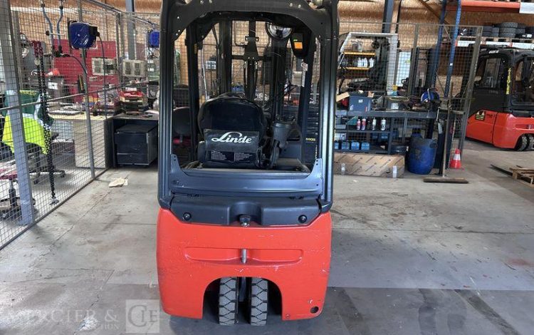 FENWICK CHARIOT ELEVATEUR ELECTRIQUE E16 – CAP 1T6 – AN 2015 -5833 HEURES ROUGE 8.188