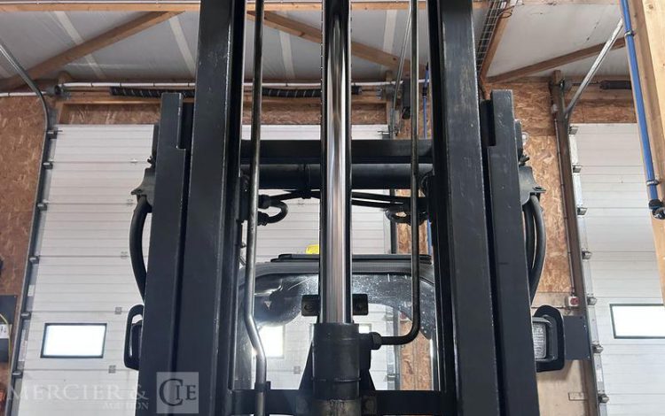 FENWICK CHARIOT ELEVATEUR ELECTRIQUE E16 – CAP 1T6 – AN 2015 -5833 HEURES ROUGE 8.188