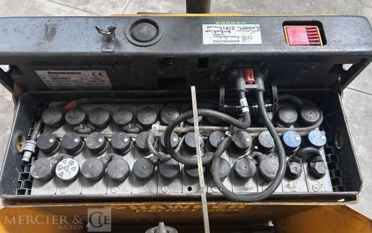 JUNGHEINRICH TRANSPALETTE ELECTRIQUE EJE20 – CAP 2T – AN 2000  4.664
