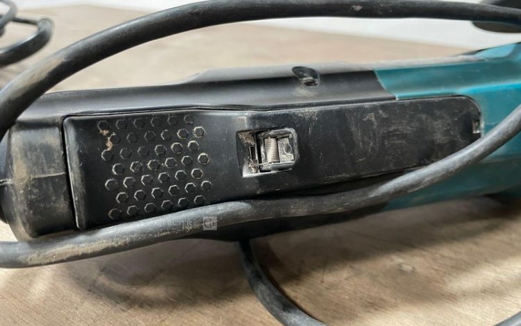 MAKITA 9565PCV  MEU010671