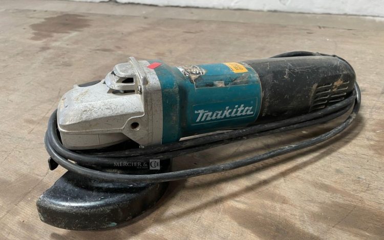 MAKITA 9565PCV  MEU010671
