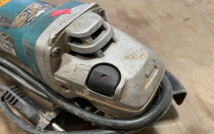 MAKITA 9565PCV  MEU010671