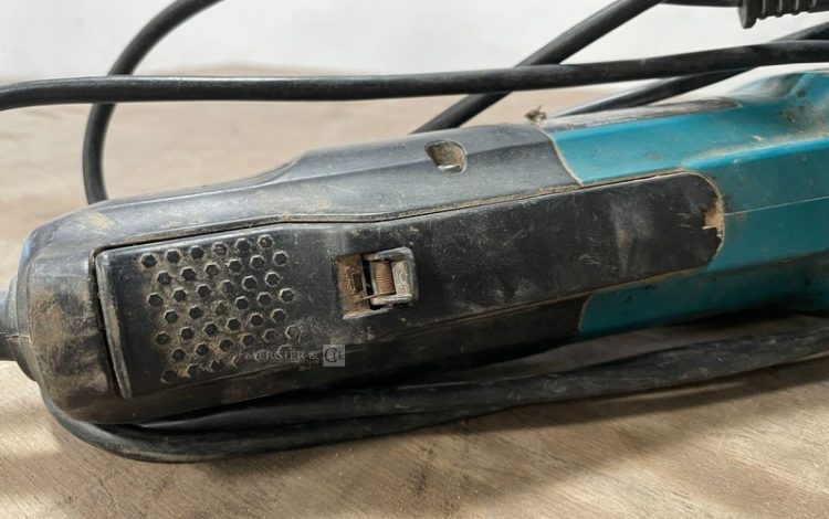 MAKITA 9565PCV  MEU010671
