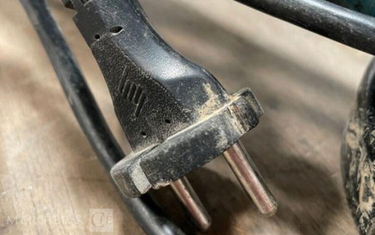 MAKITA 9565PCV  MEU010671