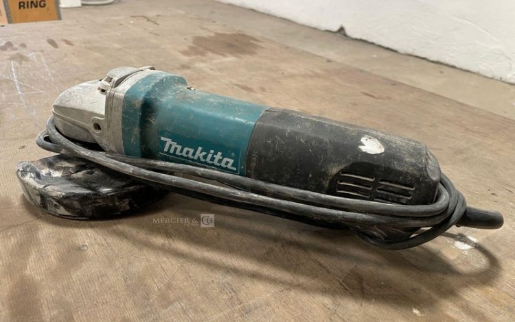MAKITA 9565PCV  MEU010671