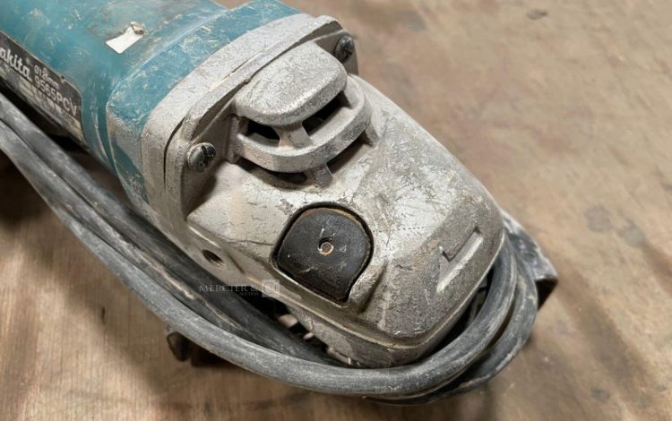 MAKITA 9565PCV  MEU010671