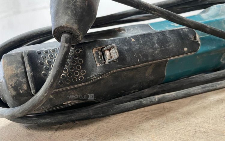 MAKITA 9565PCV  MEU010671