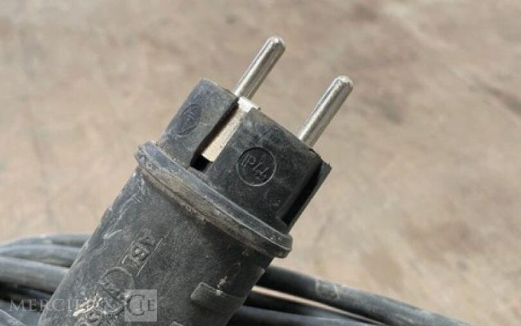 MAKITA 9565PCV  MEU010671