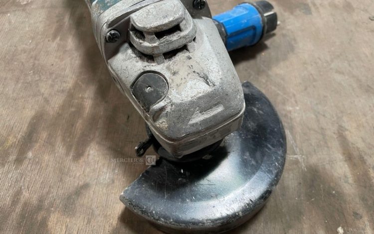 MAKITA 9565PCV  MEU010671