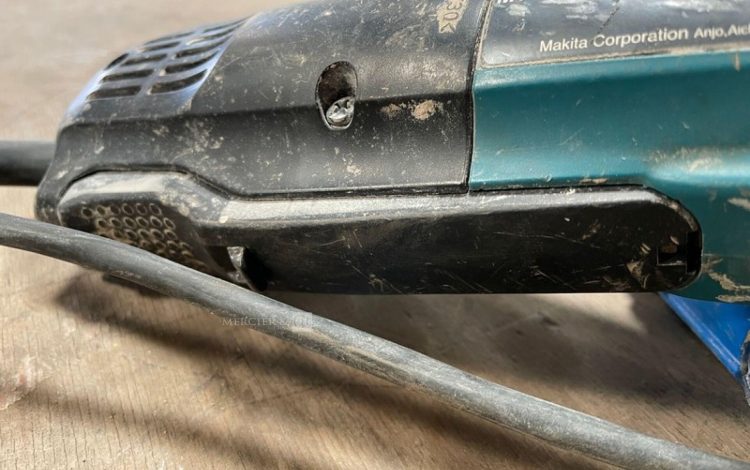 MAKITA 9565PCV  MEU010671