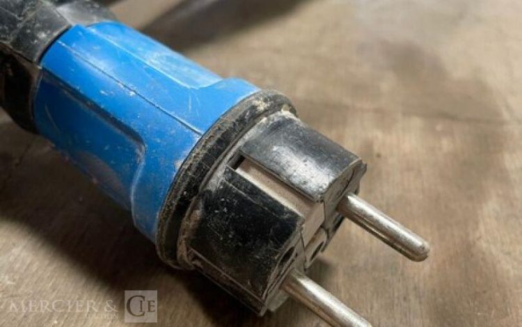 MAKITA 9565PCV  MEU010671