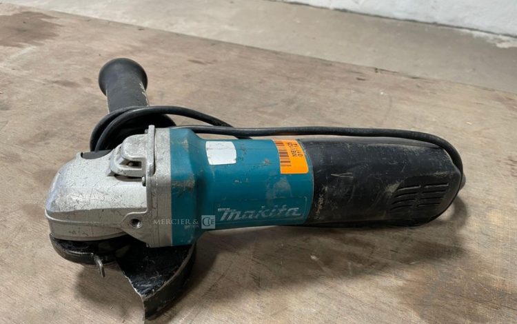 MAKITA 9565PCV  MEU010671