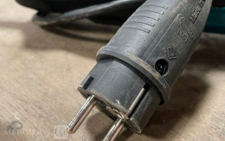 MAKITA 9565PCV  MEU010671
