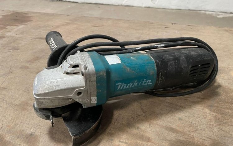 MAKITA 9565PCV  MEU010671