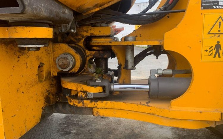 VOLVO L25F  KUB010556