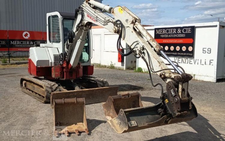 TAKEUCHI MINI PELLE SUR CHENNILLES TB 153 FR – 5,725 TONNES – 2139 HEURES- ANNEE 2020  303900
