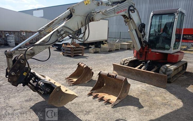 TAKEUCHI MINI PELLE SUR CHENNILLES TB 153 FR – 5,725 TONNES – 2139 HEURES- ANNEE 2020  303900