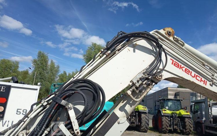 TAKEUCHI MINI PELLE SUR CHENNILLES TB 153 FR – 5,725 TONNES – 2139 HEURES- ANNEE 2020  303900