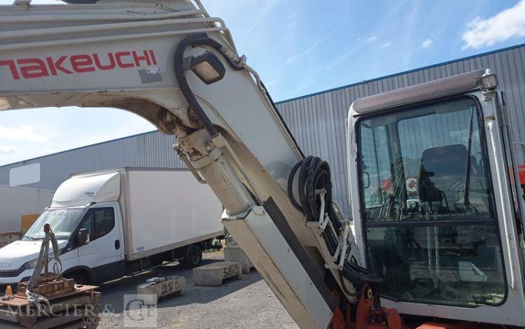 TAKEUCHI MINI PELLE SUR CHENNILLES TB 153 FR – 5,725 TONNES – 2139 HEURES- ANNEE 2020  303900