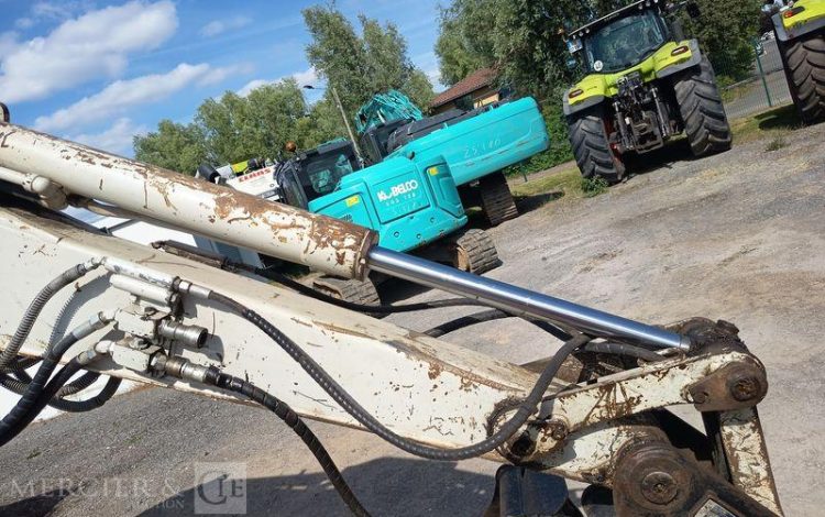 TAKEUCHI MINI PELLE SUR CHENNILLES TB 153 FR – 5,725 TONNES – 2139 HEURES- ANNEE 2020  303900