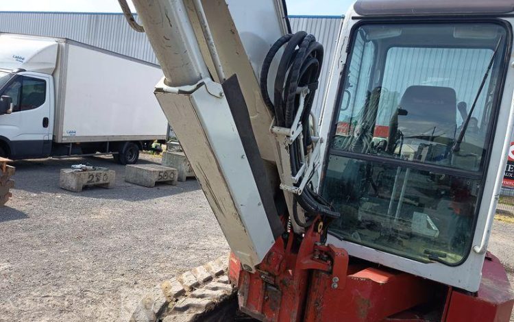 TAKEUCHI MINI PELLE SUR CHENNILLES TB 153 FR – 5,725 TONNES – 2139 HEURES- ANNEE 2020  303900