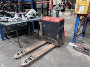 BT TRANSPALETTE ELECTRIQUE – LWE180 – CAP 1T8 – AN 2016 ROUGE 6.439.006