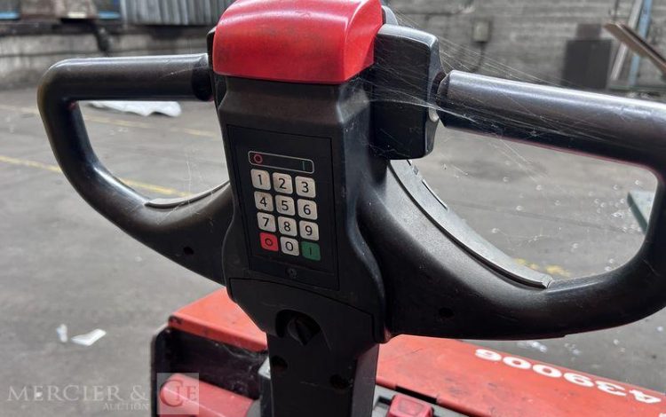 BT TRANSPALETTE ELECTRIQUE – LWE180 – CAP 1T8 – AN 2016 ROUGE 6.439.006