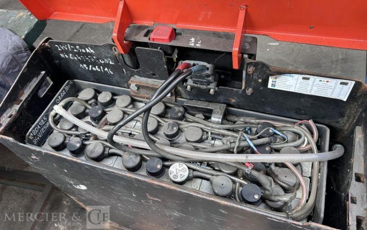 BT TRANSPALETTE ELECTRIQUE – LWE180 – CAP 1T8 – AN 2016 ROUGE 6.439.006
