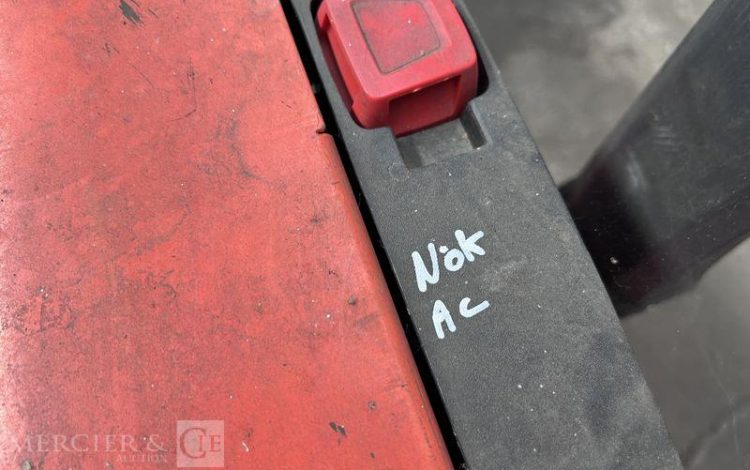 BT TRANSPALETTE ELECTRIQUE – LWE180 – CAP 1T8 – AN 2016 ROUGE 6.439.006
