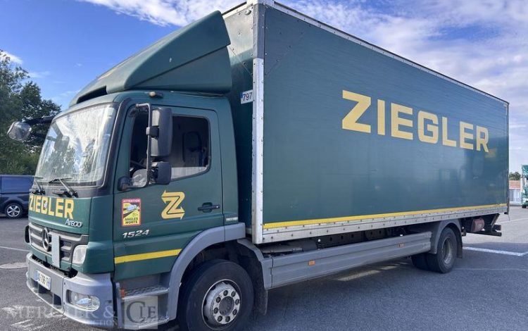 MERCEDES ATEGO 1524 VERT AQ-798-TH