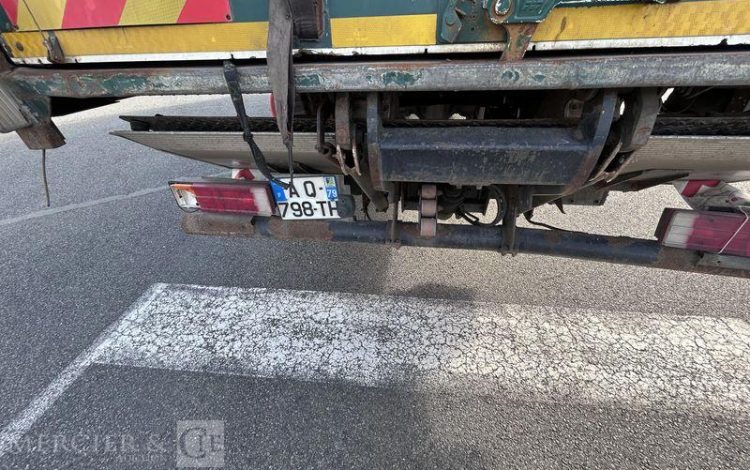 MERCEDES ATEGO 1524 VERT AQ-798-TH